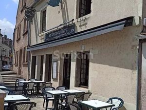 Immeuble de rapport avec restaurant en activité et un appartement