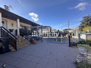 Vente maison 7 pièces 135 m² à Decines-charpieu (69150)  540 000 €