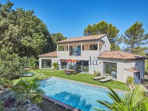 Vente maison 7 pièces 217 m² à Pertuis (84120)  799 000 €