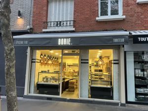 local 52m2 emplacement n1 bld Jean Jaurès