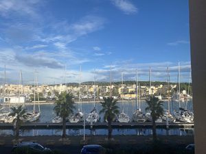 GRUISSAN - SECTEUR CALME - PROCHE DU VILLAGE - STUDIO CHAMBR