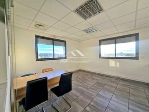 Alès  bureau dans résidence sécurisée avec parking