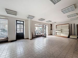 EMPLACEMENT PRIVILÉGIÉ et FORT POTENTIEL pour cette maison de caractère de 187 m² située à