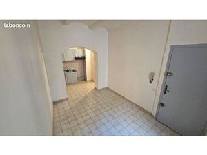 T2 centre Bollène ■Il est composé d'un salon  une chambre  coin cuisine  wc et salle de ba