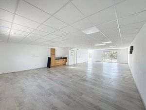Vente commerce 1 pièce 101 m² Puget-sur-Argens (83480)
