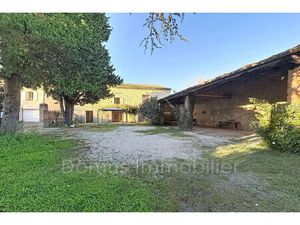 Vente maison 7 pièces 137 m² Saint-Saturnin-lès-Avignon (84450)