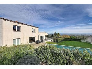 Vente maison 7 pièces 165 m² Saint-Saturnin-lès-Avignon (84450)