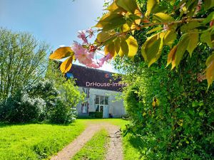 Joli ensemble bâti sur 4.8 ha proche Falaise