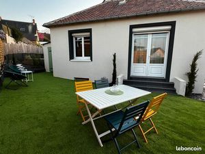 Maison meublée rénovée haut de gamme avec jardin et garage dans hyper centre-ville