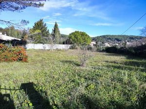 Vente terrain 800 m² à Villecroze (83690)  118 000 €