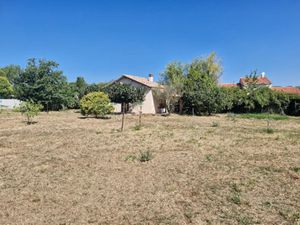 Vente terrain 900 m² à Pignans (83790)  135 000 €