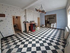 Plain pied avec grenier à rénover  possibilité 3 chambres  g