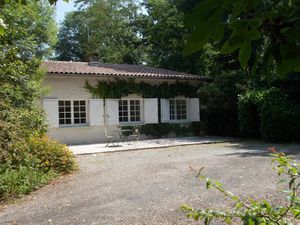 Villa traditionnelle de plain pied.