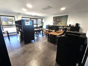 Location locaux professionnels 3 pièces 82 m² à Vergèze (30310)  1 120 €