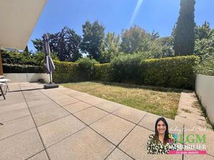 ? Duplex T4 comme une maison – Jardin  2 immenses terrasses  garage – centre du village ?