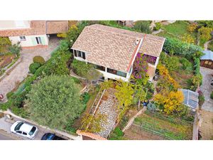 Maison individuelle 246m2 à fort potentiel / Garage de 129m2