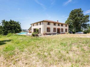 Maison et grand terrain