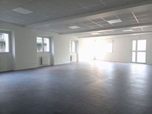 DOURDAN - Local professionnel - commercial - bureaux - Rez-de-chaussée - 93 m²