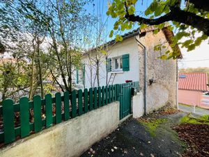 Vente maison 2 pièces 45 m² à Confolens (16500)  56 000 €