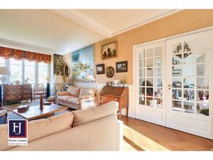 - Maison de 348 m²(230m² habitables) avec jardin de 550 m² - 7 chambres au Chesnay en lisi