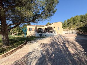 Maison 5pièce(s) 4chambre(s) 130 m² Saint-Mitre-les-Remparts (13920)