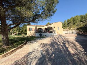 Vente maison 5 pièces 130 m² Saint-Mitre-les-Remparts (13920)