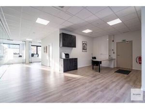 Polyvalente commerciële ruimte in KMO park