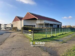 Opslagruimte met showroom en 3 verhuurde appartementen op 3.682m2!