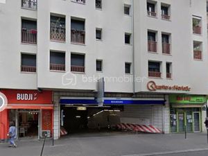 Parking de 13 50 m² à Paris-3E-Arrondissement