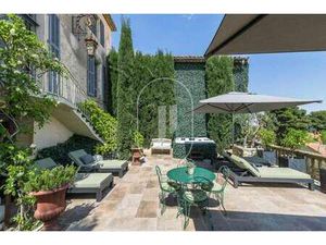 Maison de luxe à vendre à Châteauneuf-de-Gadagne : 1 640 000€ | 358m²