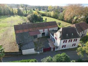 Maison Béarnaise de 129 m²  avec dépendances sur un terrain de 8219 m².