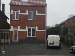 Maison rénovée avec jardin et garage