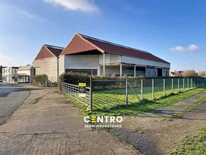 Opslagruimte met showroom en 3 verhuurde appartementen op...