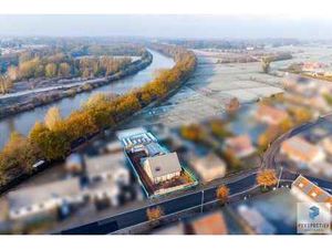 Statige  ruime villa met loods en ingerichte studio in ee...