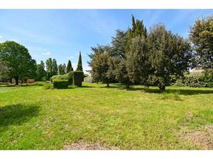 Proche UZES: Terrain constructible 1300 m²
