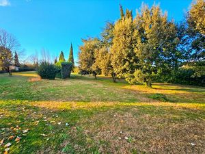 Proche UZES: Terrain constructible 750 m²