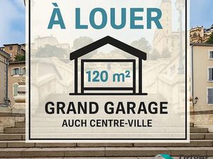 Location parking 120 m² à Auch (32000)  1 300 €