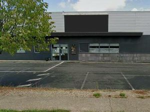 Location commerce POITIERS 335 m²