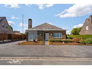 Woning met magazijn/atelier van 412 m² in Ingooigem