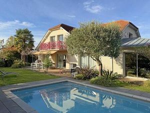 Maison de 7 pièces de luxe en location à Idron  Nouvelle-Aquitaine