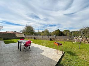 Vente maison 4 pièces 110 m² à Saint-Lumine-de-Coutais (44310)  272 000 €