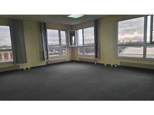Vente bureau 4 pièces 98 m² Saint-Pierre-des-Corps (37700)