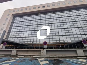 A LOUER  AU PIED DU METRO 8