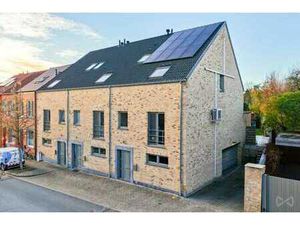 Spacieuse maison semi-mitoyenne avec jardin orienté ouest