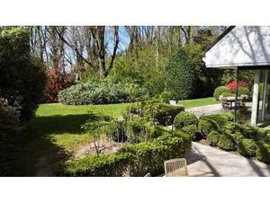 Au calme d'une avenue sans issue  proche des champs et bois.