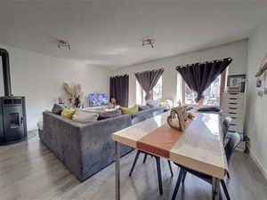 En plein centre-ville: Magnifique DUPLEX en très bon état d'