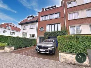 Pagodes / Maison moderniste 4ch +/- 215m² à rénover