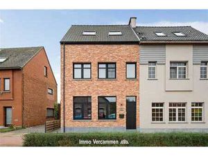 Kwalitatief afgewerkte woning  op een gunstige locatie te Du