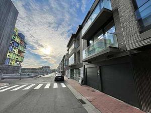 garage spacieux au centre de Heist