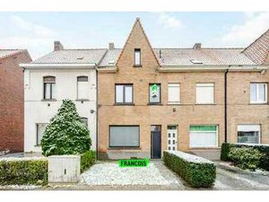 Volledig gerenoveerde rijwoning met 4 slaapkamers in de sta…